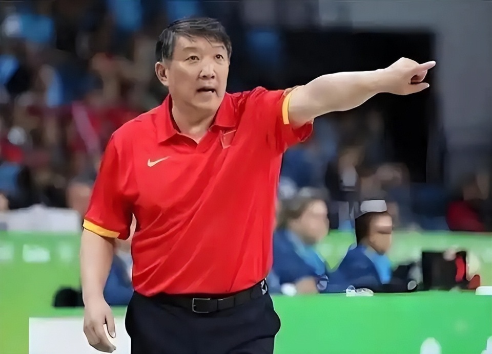 AA, 代中国女篮, 进行四周的