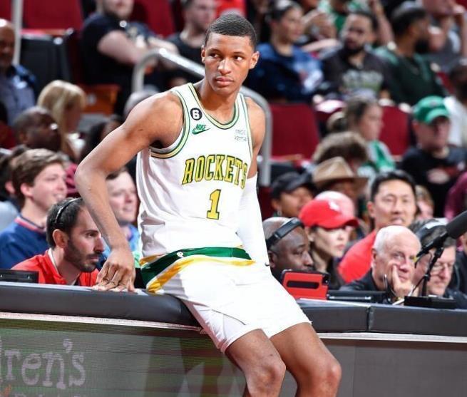 岁的前锋小, src