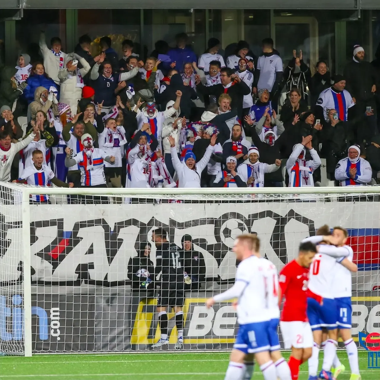 yid, 获得世界杯, 外界留下的